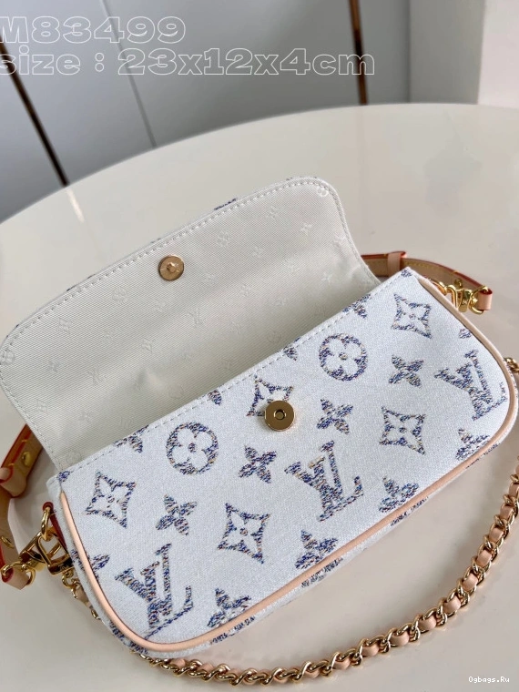 on Ivy-23.5*12*4.3cm VUITTON LOUIS Chain Wallet 0331